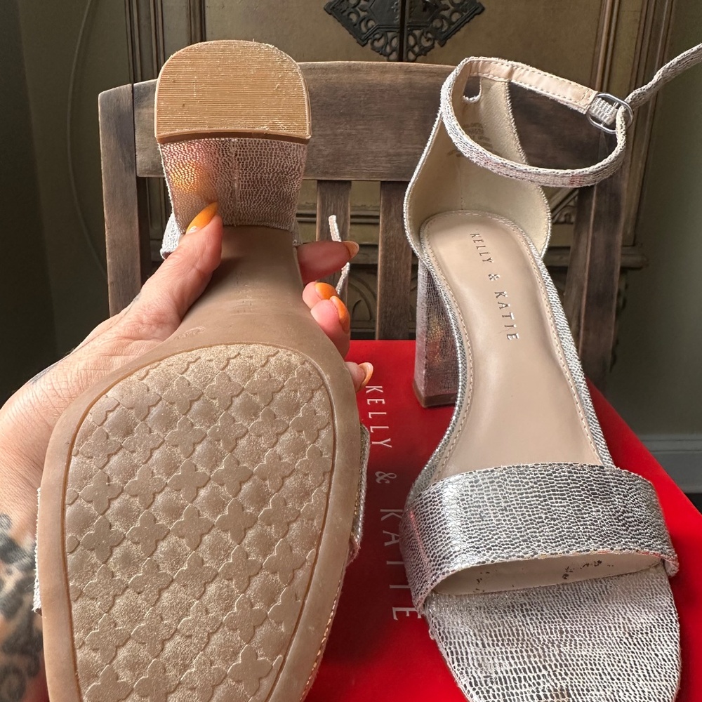 Silver sandals - Picture 3 of 3